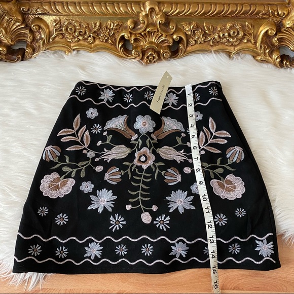 Mi Ami Francesca’s Floral Embroidered Skirt - Picture 8 of 9